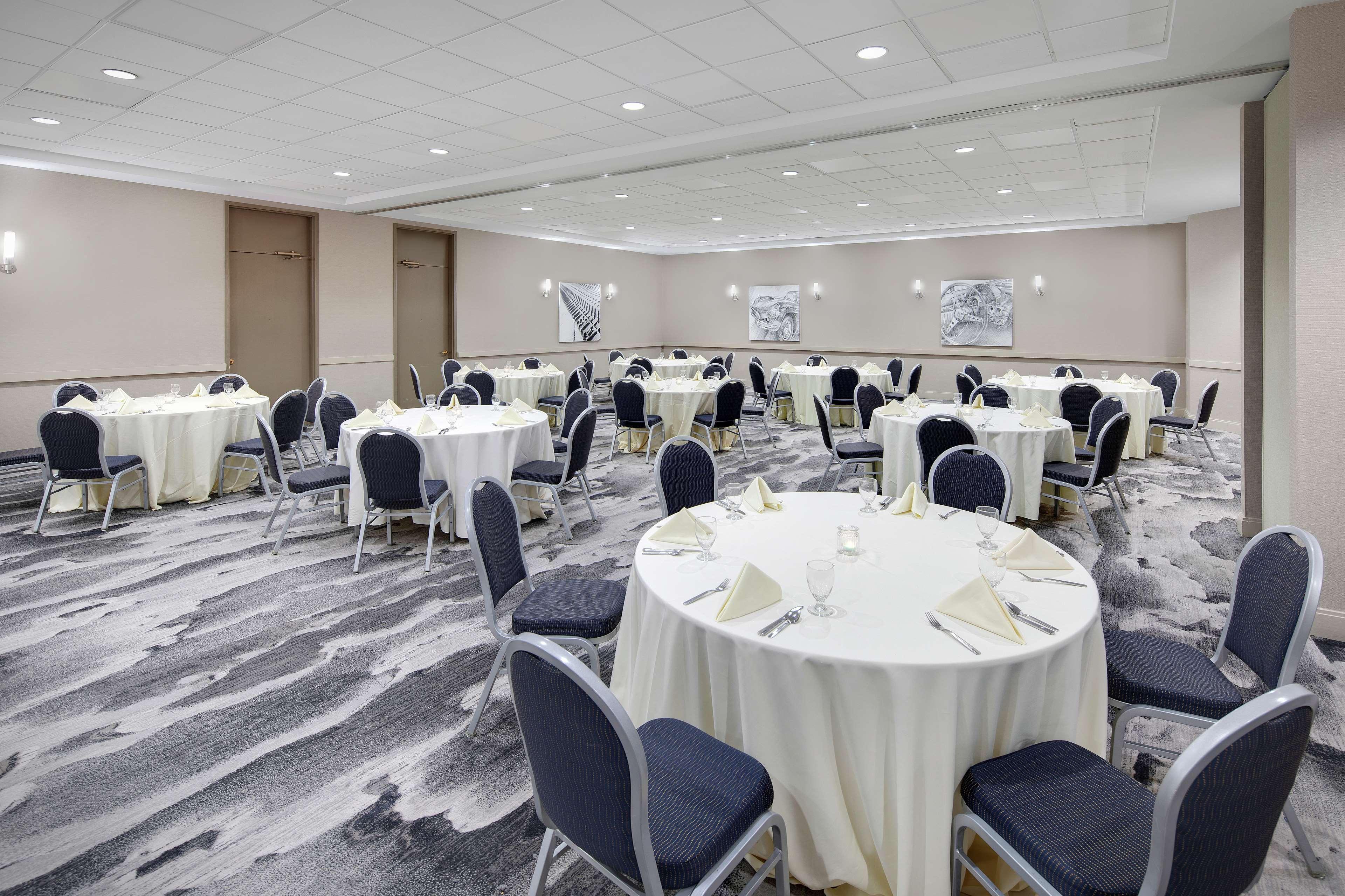 Embassy Suites By Hilton Detroit Troy Auburn Hills Exterior foto