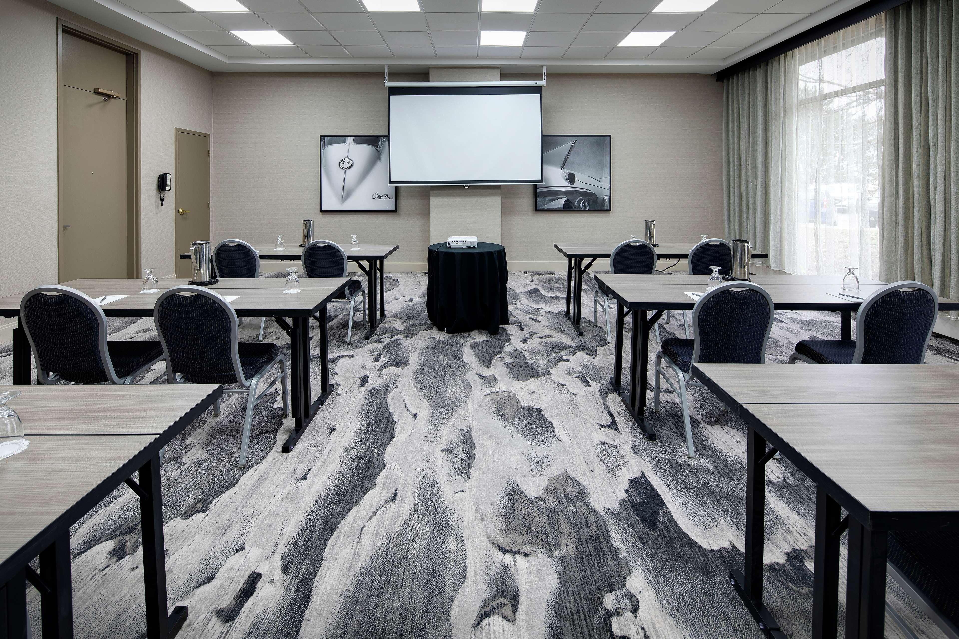 Embassy Suites By Hilton Detroit Troy Auburn Hills Exterior foto