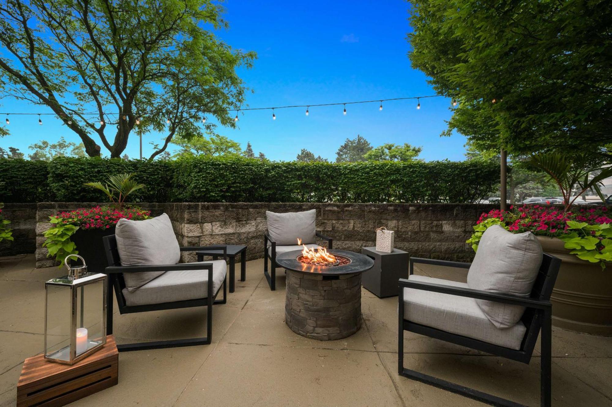Embassy Suites By Hilton Detroit Troy Auburn Hills Exterior foto