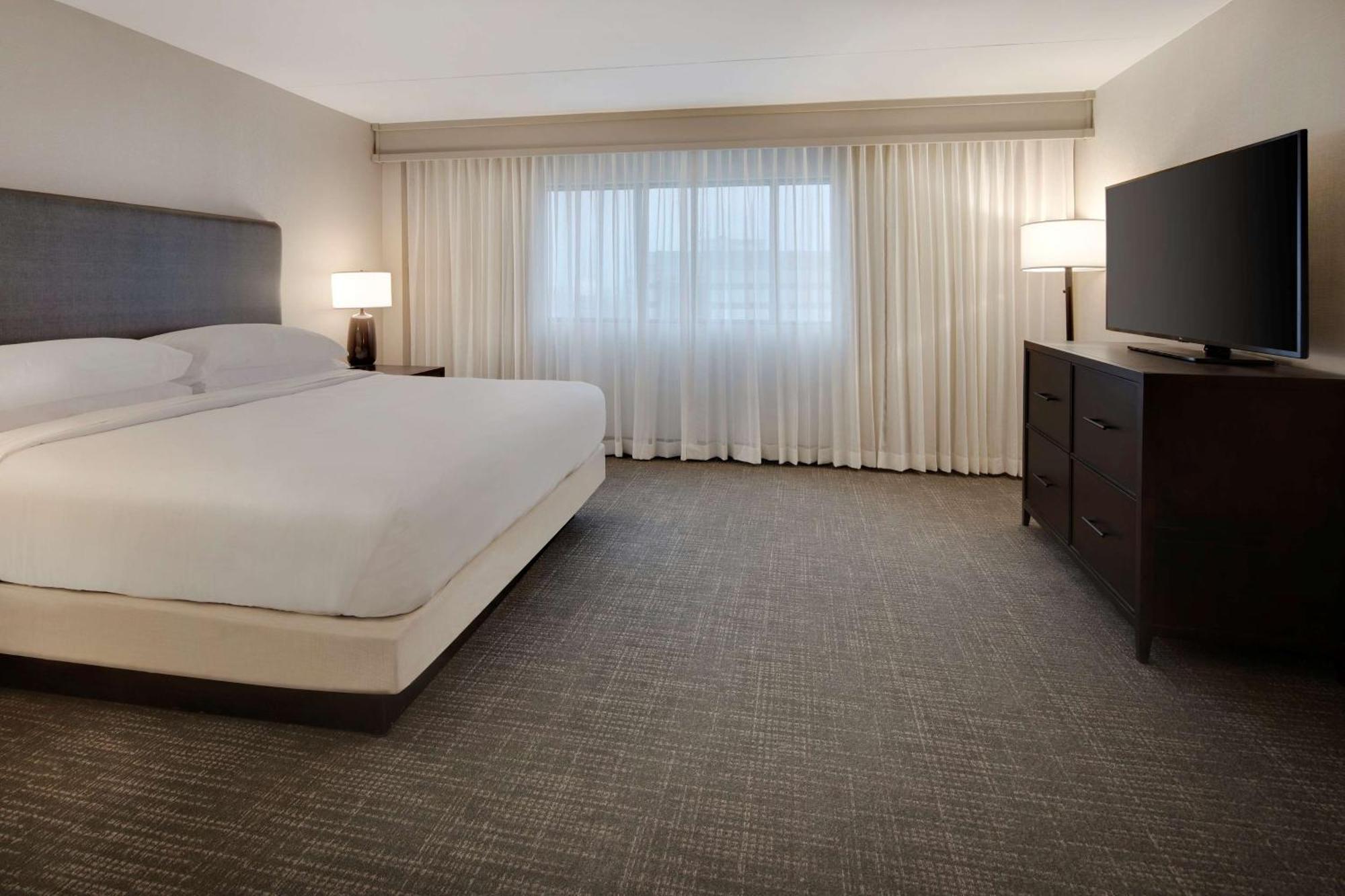 Embassy Suites By Hilton Detroit Troy Auburn Hills Exterior foto