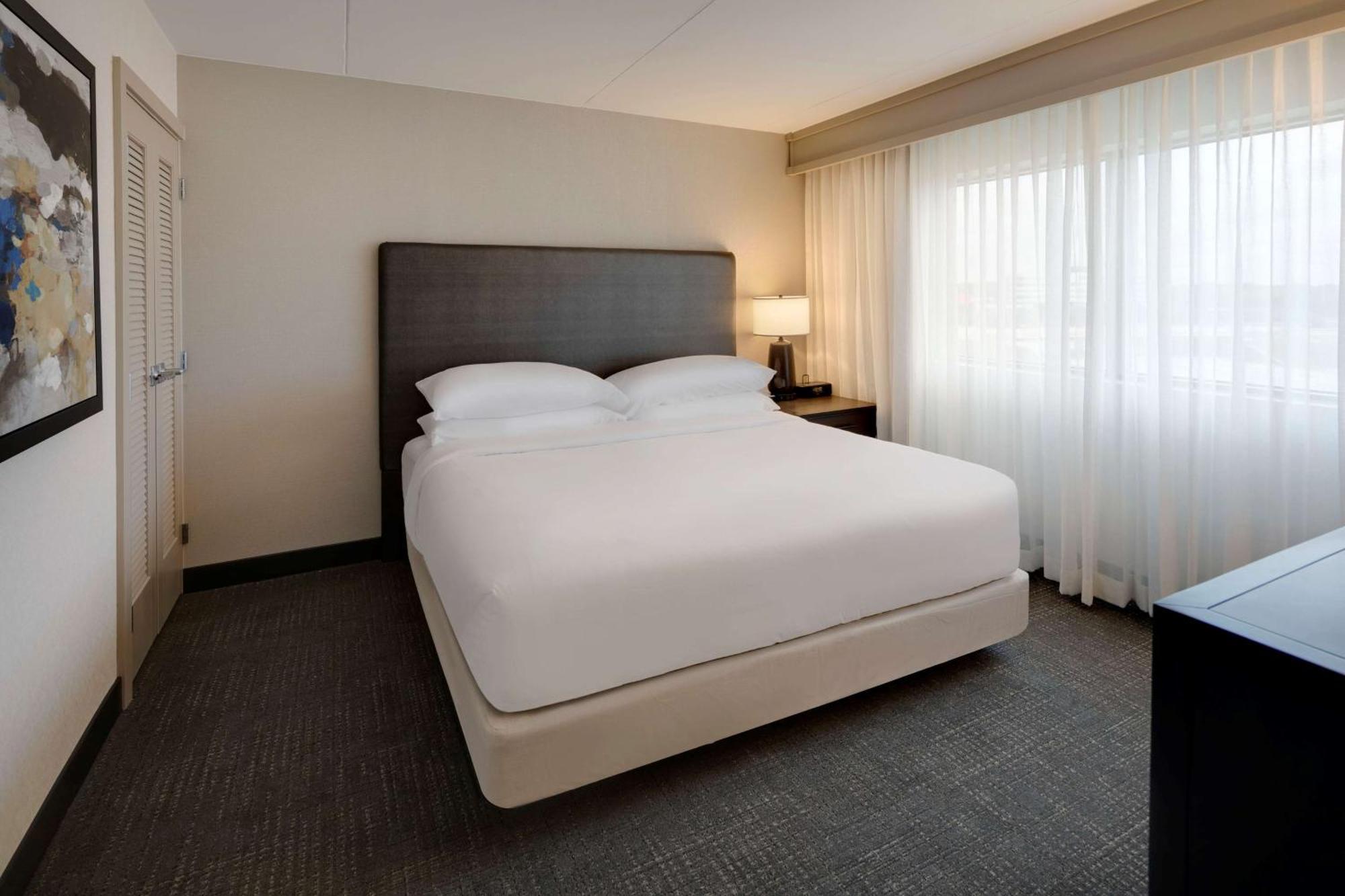 Embassy Suites By Hilton Detroit Troy Auburn Hills Exterior foto
