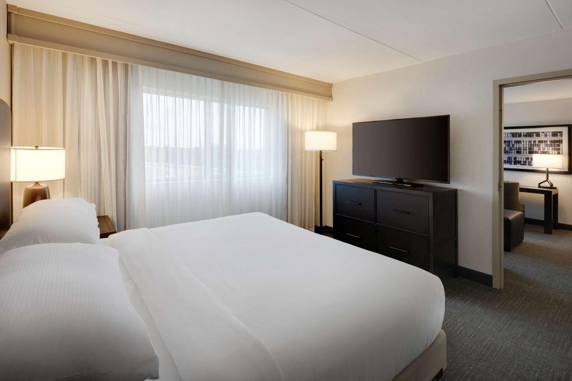 Embassy Suites By Hilton Detroit Troy Auburn Hills Exterior foto